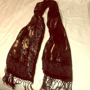 Women’s intricate scarf